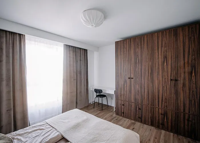 Million Lights Park Parking 罗兹